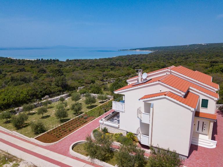 Agata Apartments - B&B Novalja