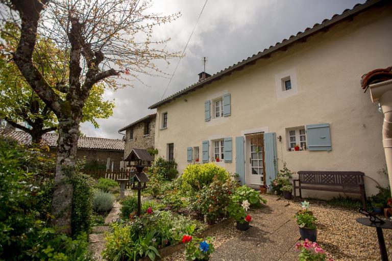 La Maison Des Fleurs - B&B Montembœuf