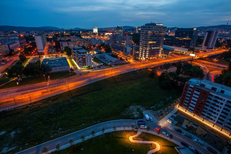 Air-Conditioned City View Apartment 24h check-in - B&B Bratislava