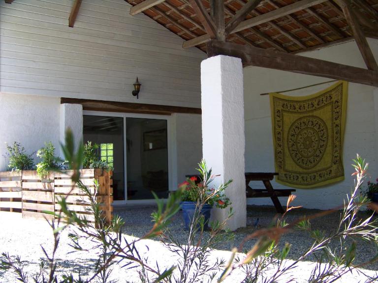 Gîte, jacuzzi & vin au grenier de Madiran - Bed and Breakfast Madiran