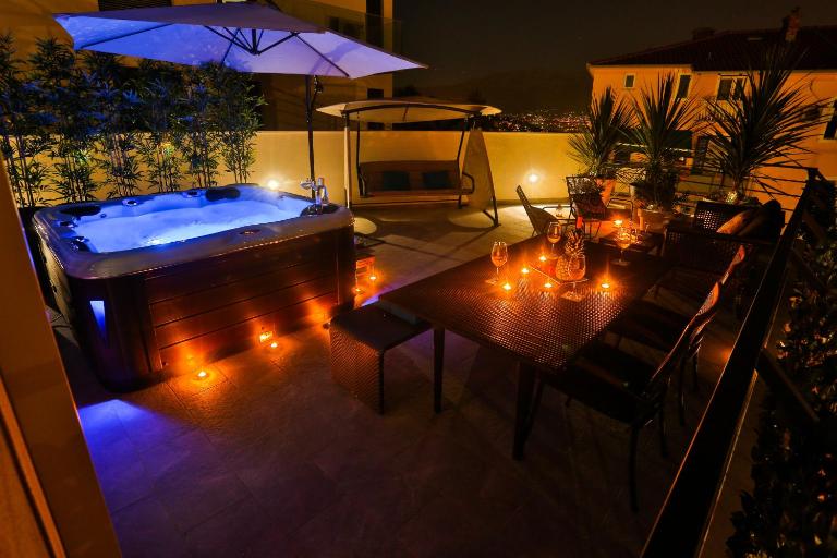 Luxury Urban Villa Apartments With Jacuzzi - B&B Split