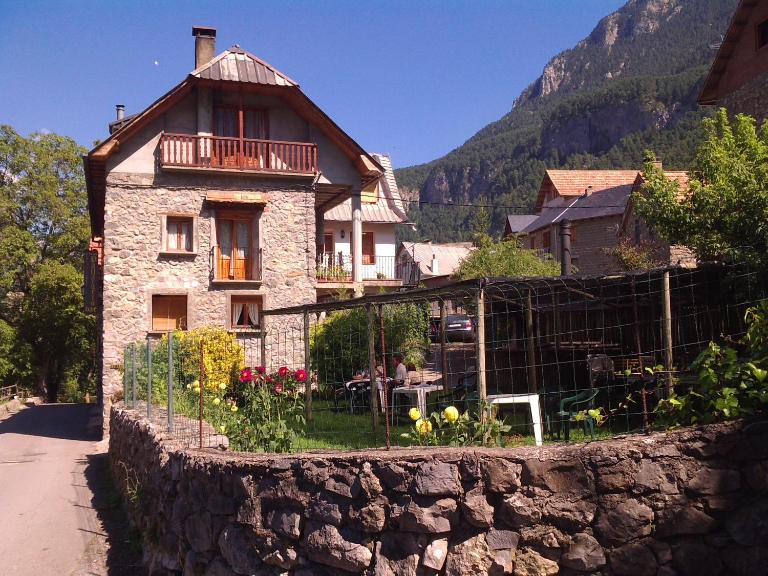 Pensión Pallaruelo - Ferienwohnung Saravillo