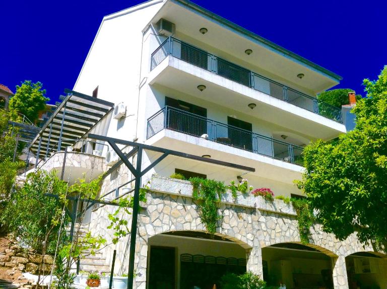Villa Monte Boutique Apartments in Herceg Novi - B&B Castelnuovo di Cattaro