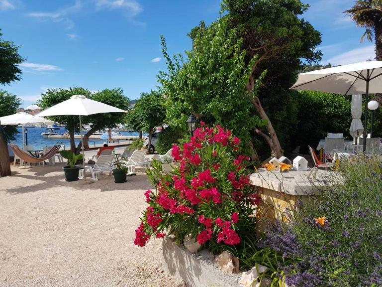 Apartments and Rooms Villa Luci - B&B Barbat