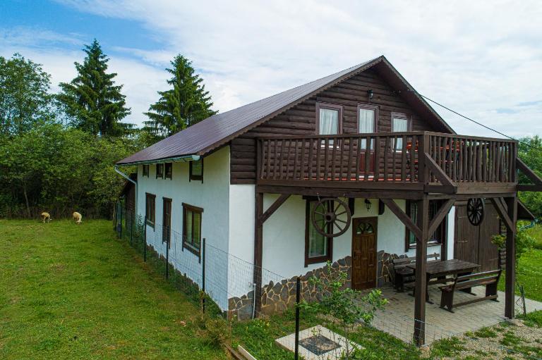 Kristóf vendégház - B&B Ciumani