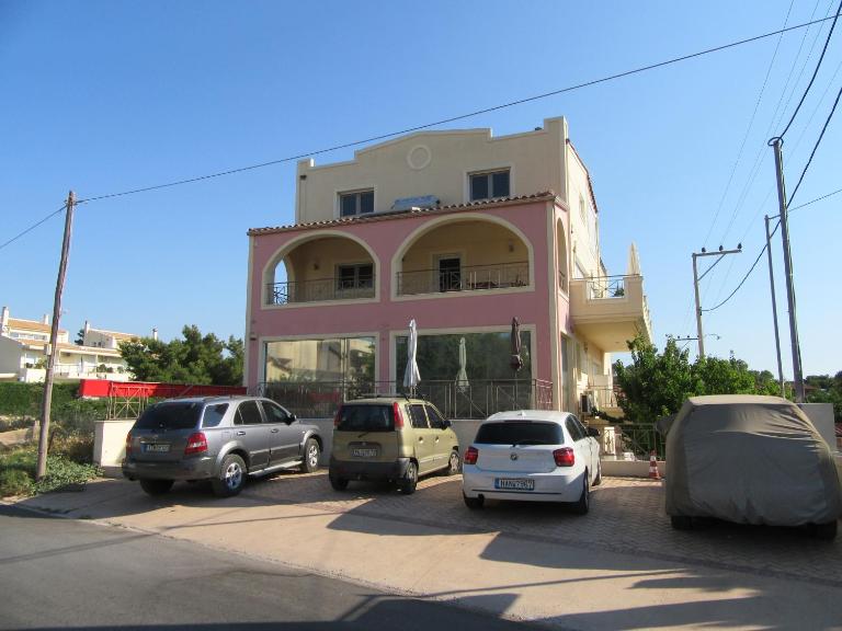 Villa Maria Louiza NEAR AIRPORT - B&B Loutsa