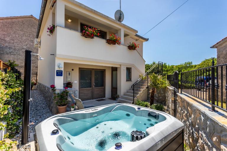 Relax Village Home Mare - B&B Krk