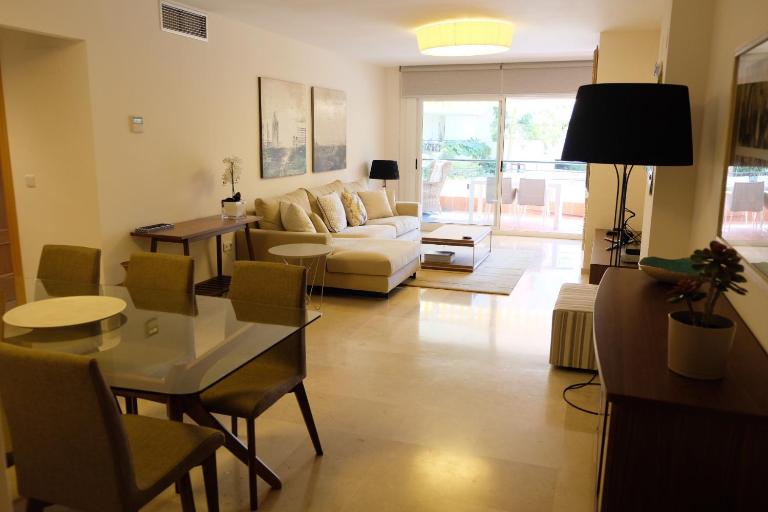 luxury modern apartment with terrace, pool and garage! - Chambres d'hôtes Marbella