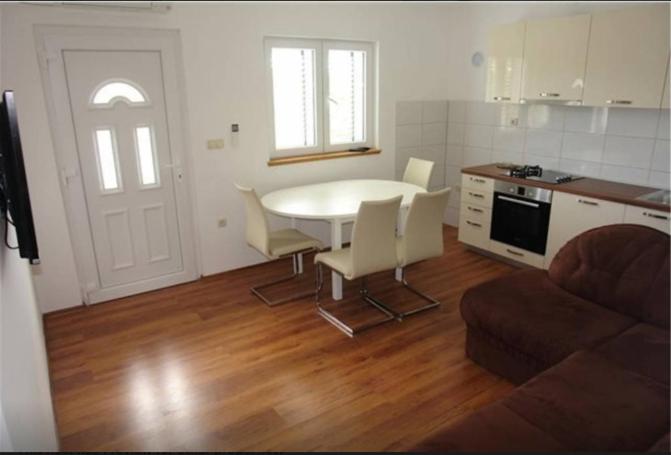 Apartman Marušin - Ferienwohnung Murter