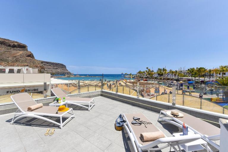 Mogan Beachfront apartment V&L by VillaGranCanaria - B&B Puerto de Mogán