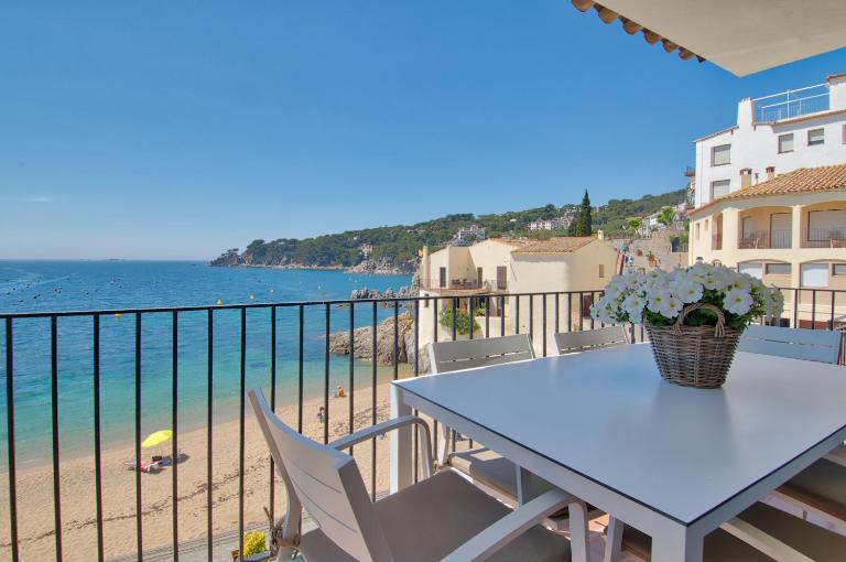 Exclusive Position Front Line Apartments Calau - B&B Calella de Palafrugell