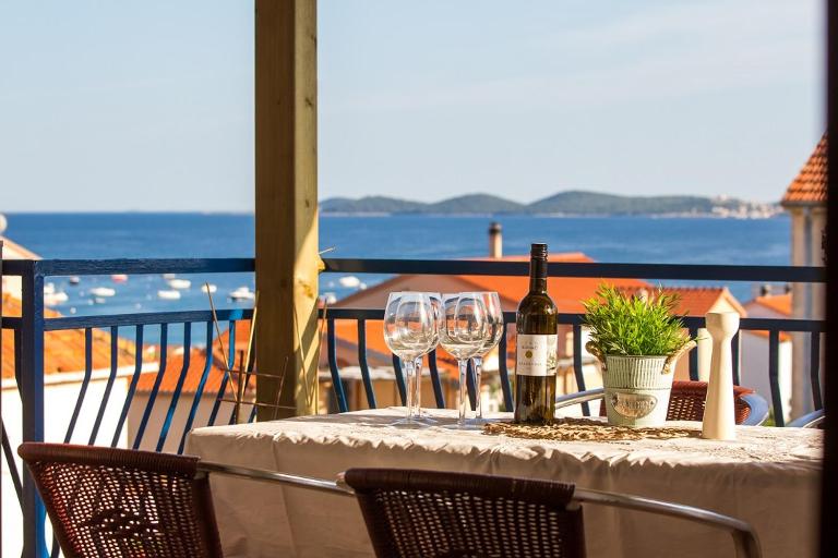 Apartmani INO - Ferienwohnung Pakostane