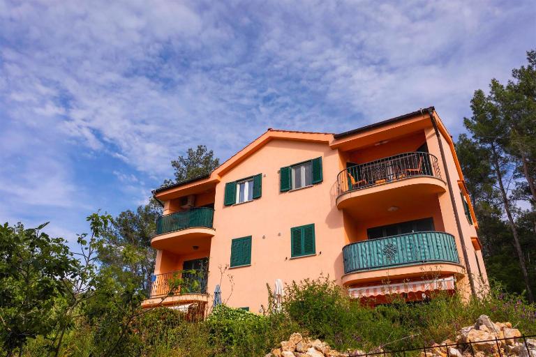 Seafront Apartment Soline With Seaview - Ferienwohnung Soline