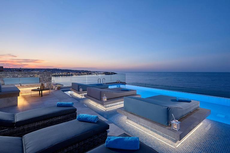 Seafront Apartments by Myseasight - B&B Khersónisos