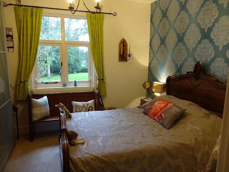 Victorian Gate House Own Bathroom - B&B Solihull
