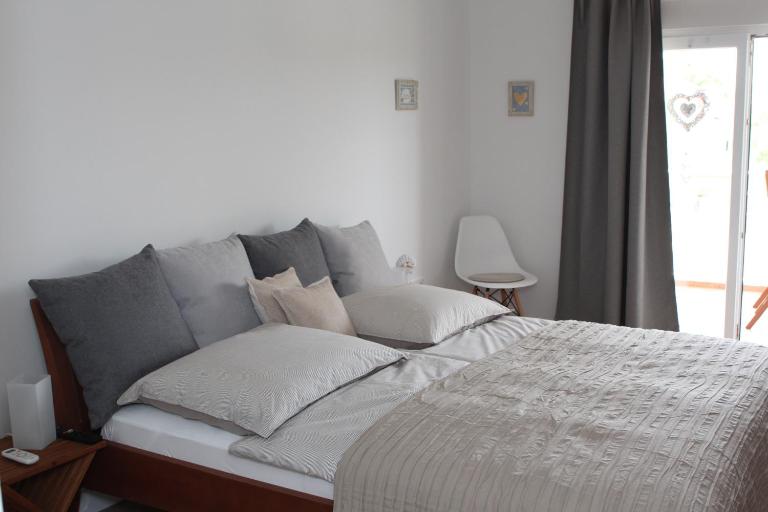 Studio Apartments Mirela - Bed and Breakfast Vodice