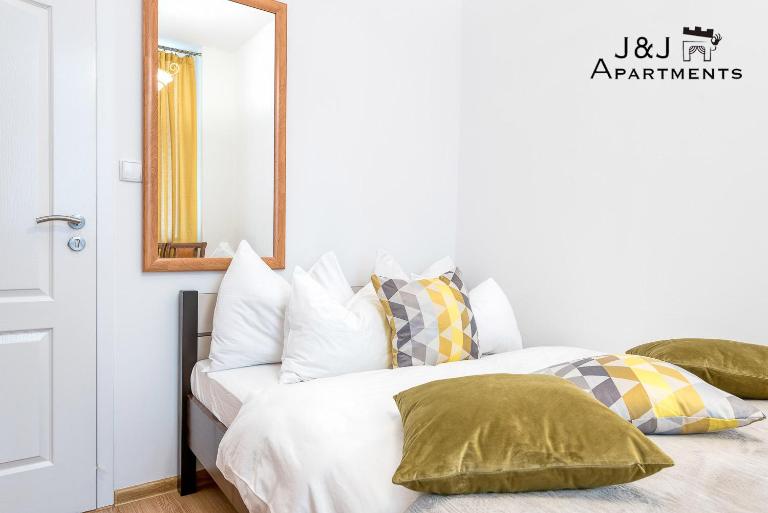 J&J Apartments Szeroka 25 Apartament 1 - B&B Toruń
