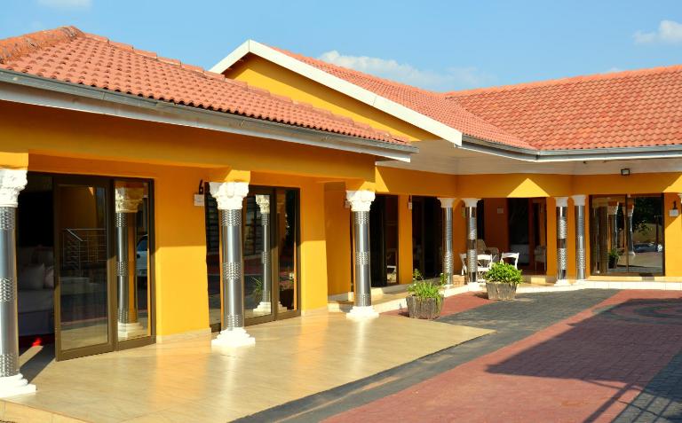 SelaMod Village Guest House - Bed and Breakfast Tshaneng