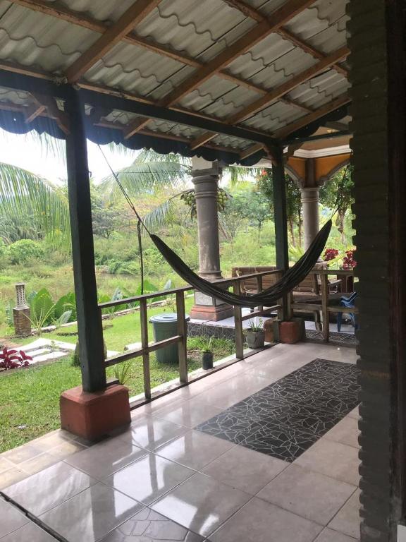 Sumatra Cheeky Monkeys - Bed and Breakfast Bukit Lewang