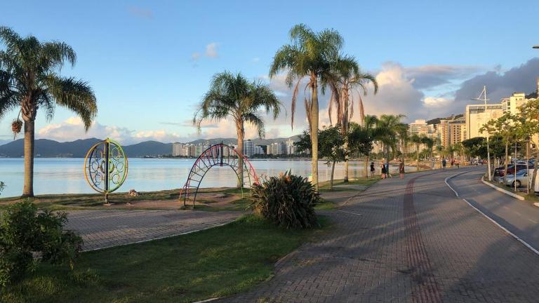 Apto aconchegante 100m Shopping Beiramar - B&B Florianópolis