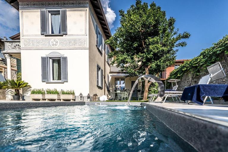 Maji Como Lake - Lake Como Historic Villa Apartments with Pool & Parking, 100m from Ferry & train - B&B Mandello del Lario