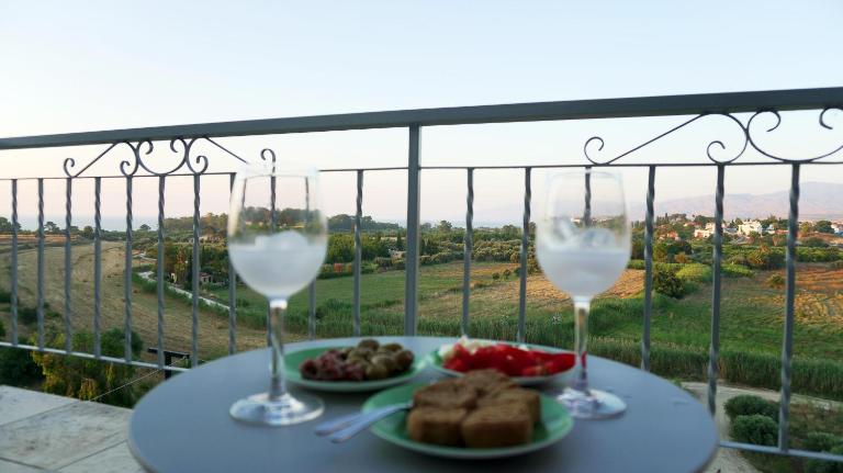 Panoramic sea view apartment in Polis-Latchi - Bed and Breakfast Pólis
