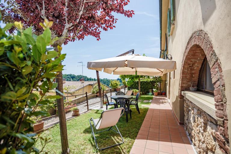 Casetta Luna e Sole Giardino privato e vista Toscana - B&B Montescudaio