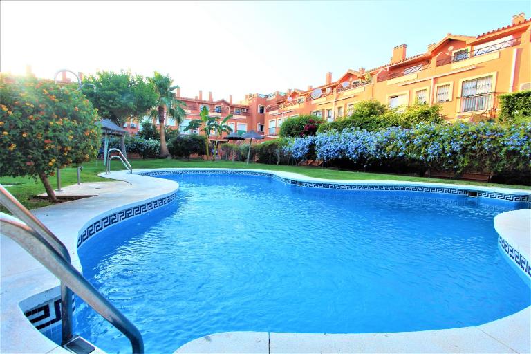 Apartamento Torremolinos - A 600m de la playa de La Carihuela - PISCINA - PARKING GRATIS - EXCELENTE CONEXIÓN WIFI - Bed and Breakfast Torremolinos