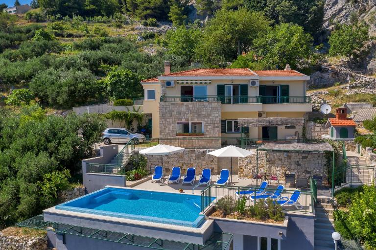 Villa Makar,heated pool,gym,grill,seaview - B&B Makarska