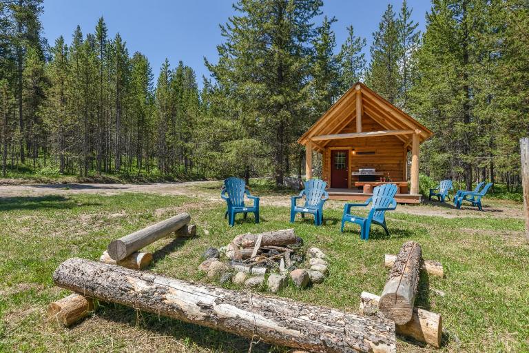 Little Fox by KABINO Fire Pit Large Yard Loft with Low Ceiling Grill WiFi - B&B Island Park