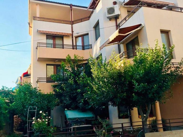 Студиа Мансарда Ненови - Ferienwohnung Pomorie