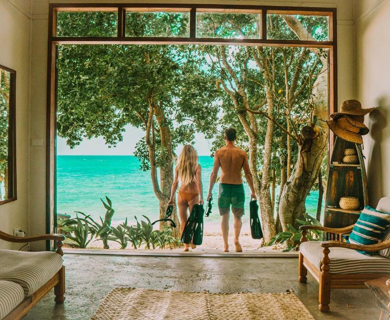 Whispering Palms - Absolute Beachfront Villas - B&B Port Vila