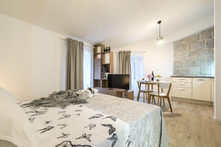 Studio Apartments Petar in old part of town - Bed and Breakfast Split