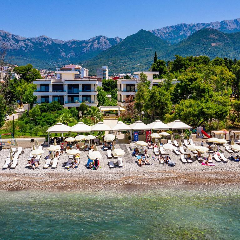 Apartments Kuce Lekovica Beach & snack bar- Bistro - Bed and Breakfast Bar