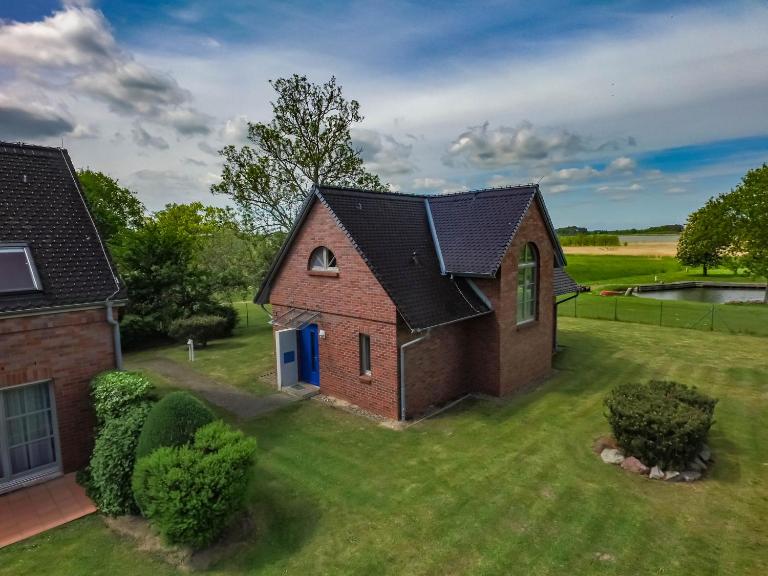 Ferienhaus "Waterkant" in ruhiger Lage, große Terrasse und 2 Bäder - Ferienwohnung Dewichow