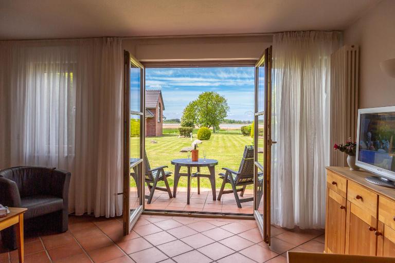 Ferienwohnung am Krienker See mit Terrasse - Ferienwohnung Dewichow