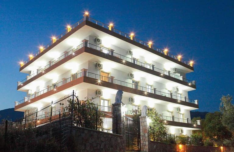 Mihalis Apartments - B&B Himarë