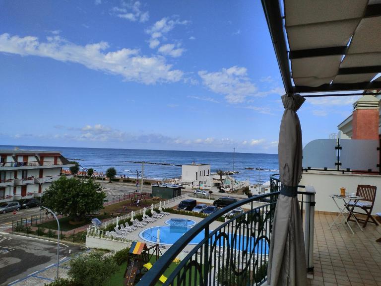 Penthouse on the Adriatic Sea - B&B Martinsicuro