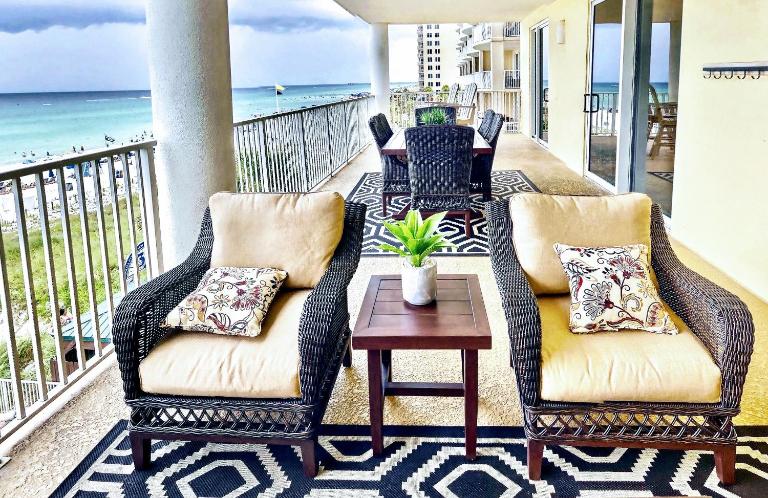 Barefoot Bliss - beachfront condo - sleeps 12 - Chambres d'hôtes Panama City Beach