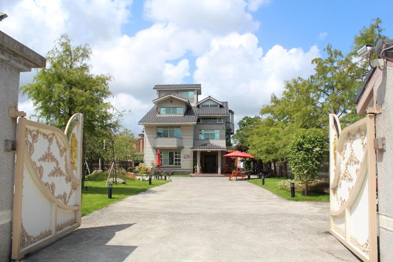 Yilan Pine Villa Homestay - B&B Luodong