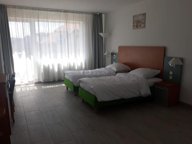 LEMA Pokoje Gościnne - Bed and Breakfast Skrzeszewo