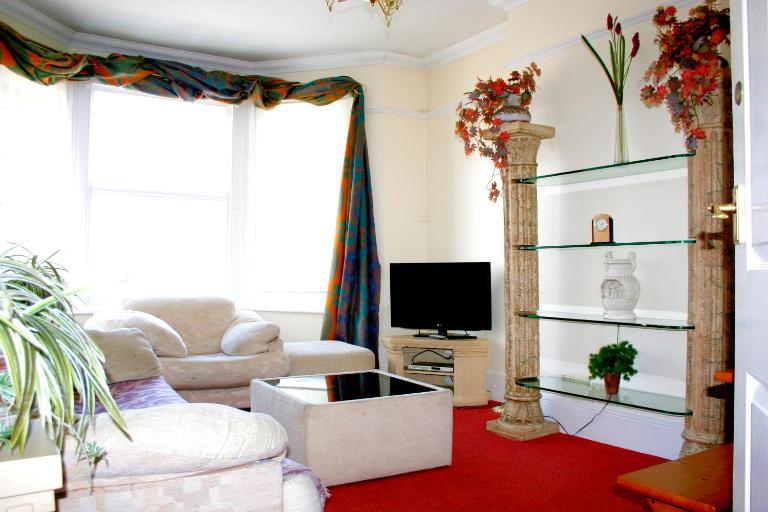 Hartland 2-Bedroom Apartments with Bfast and Parking - B&B Southend-on-Sea