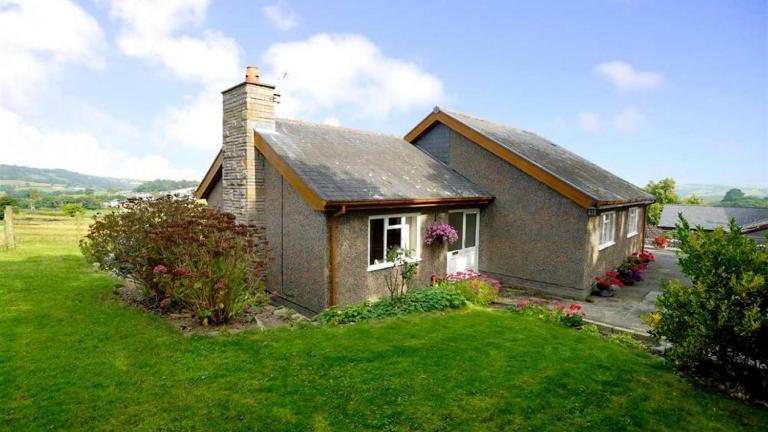 Bwthyn Tan Dderwen - B&B Llangelynin