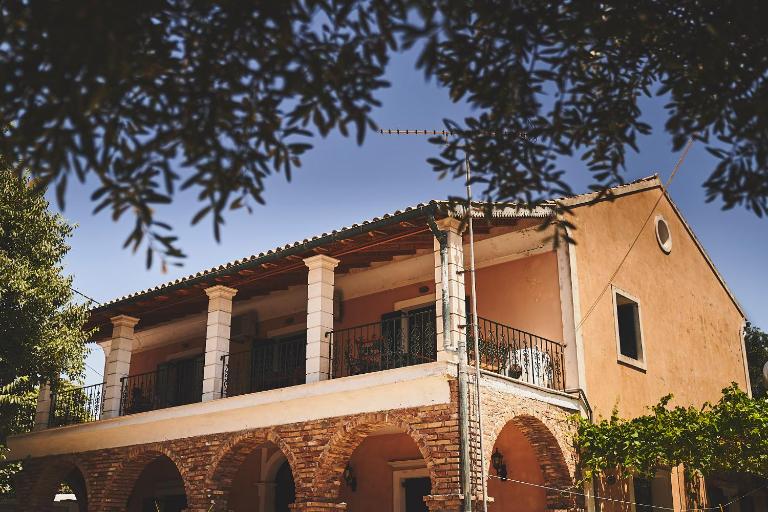 The Guund House - Bed and Breakfast Xanthátes