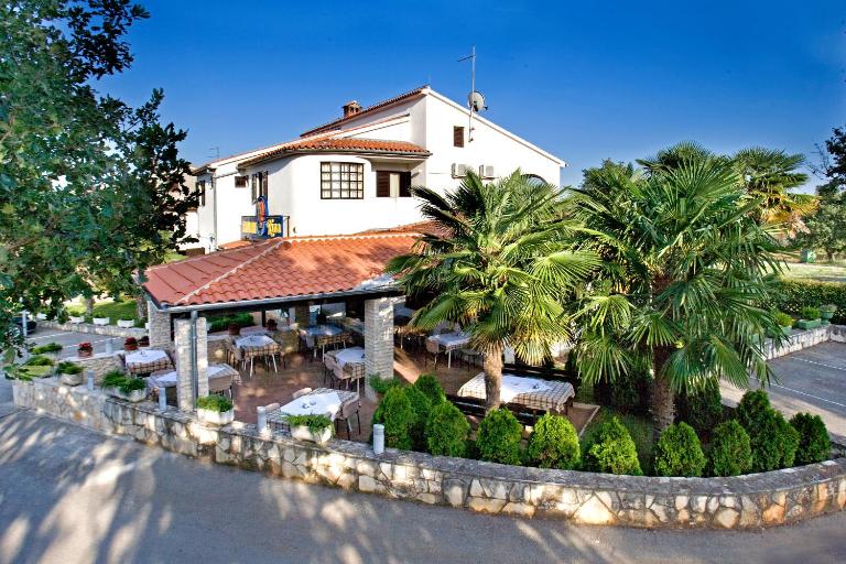 Apartmani Rina - B&B Kadumi