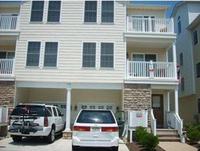 Fountain Motel Townhouse with Shared Pool - Bed and Breakfast Wildwood