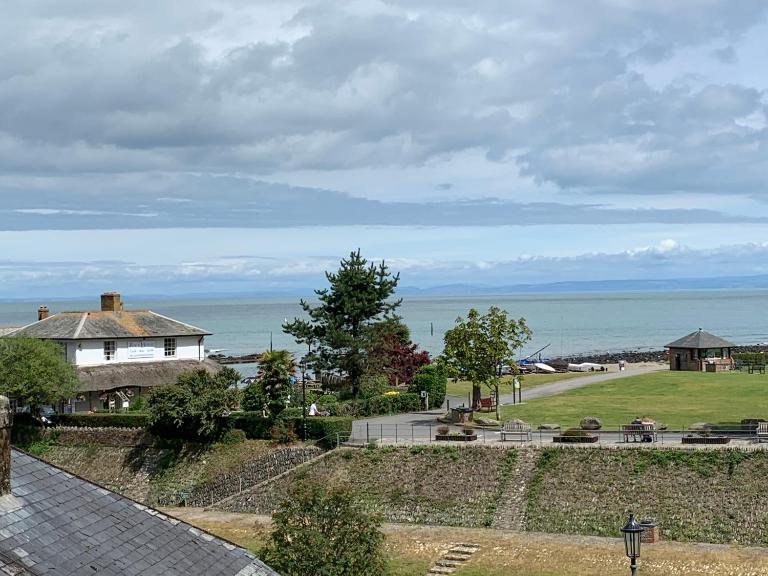 Postmans Rest, second floor apartment, Lynmouth with private parking - B&B Lynmouth