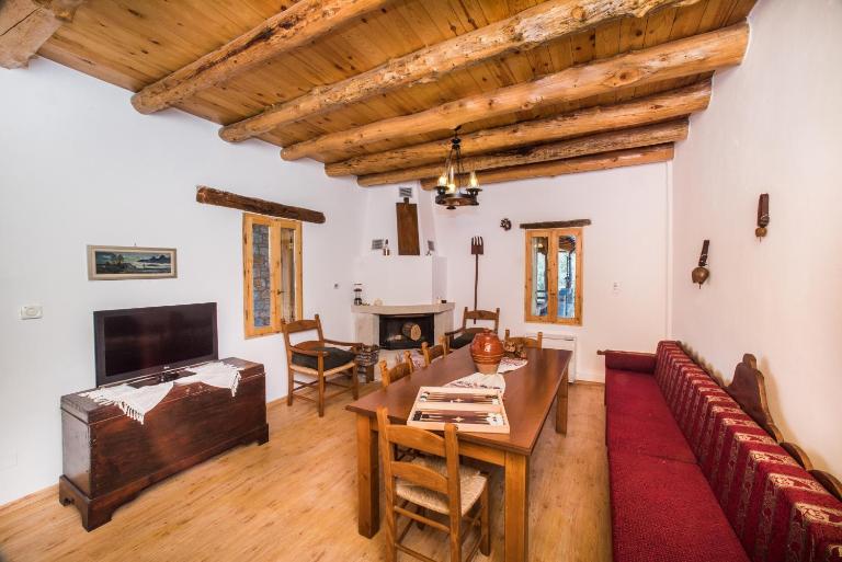 ARADENA TRADITIONAL House 1 - Chambres d'hôtes Arádaina