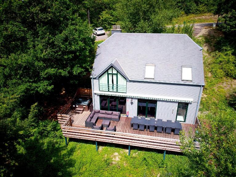 Villa Dakota - jacuzzi, zwembad, playstation - B&B Durbuy