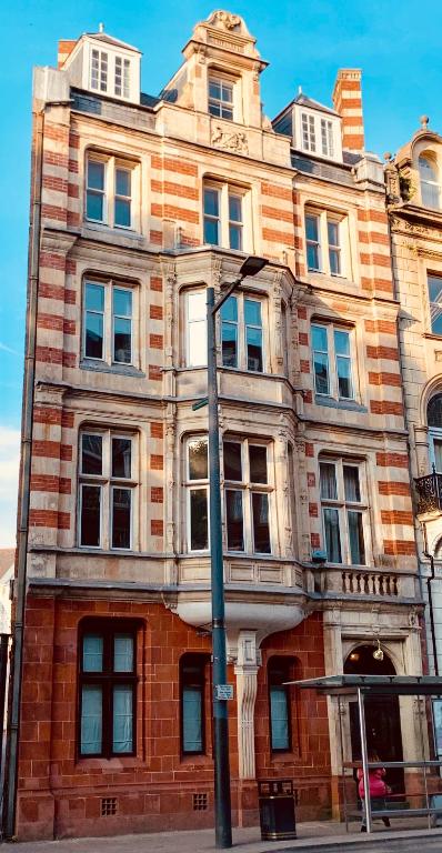 City Centre Mansion Sleeping 1 to 23 - Ferienwohnung Cardiff